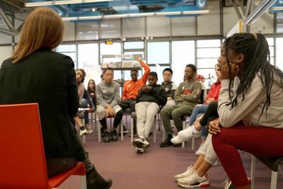Discussion philosophique en cercle avec des adolescents